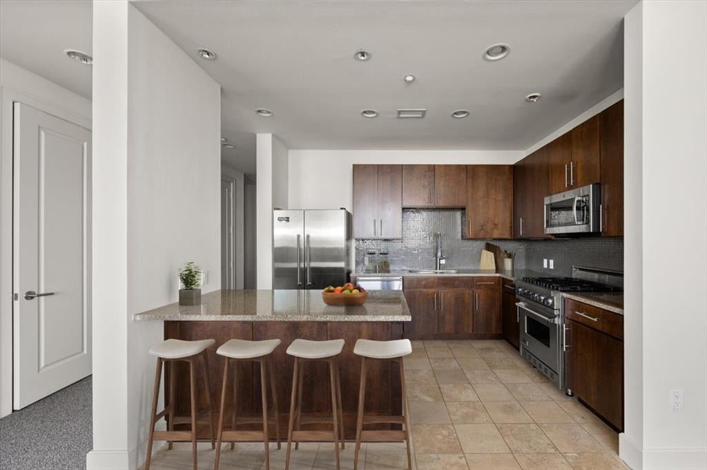 3100 W 7th Street 719