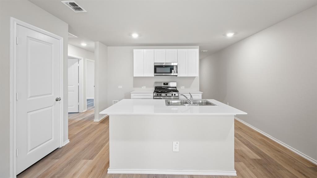5533 ROLLINS Drive