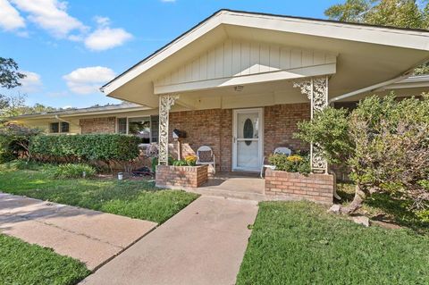 744 Briarwood Lane Hurst TX 76053