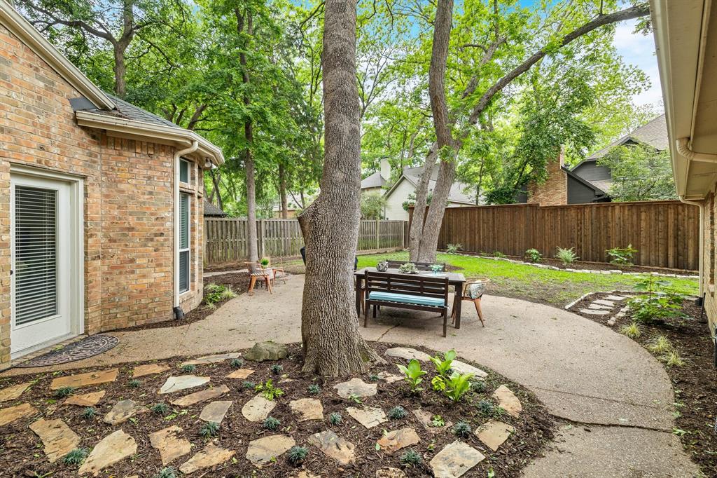 2706 Carriage Trail