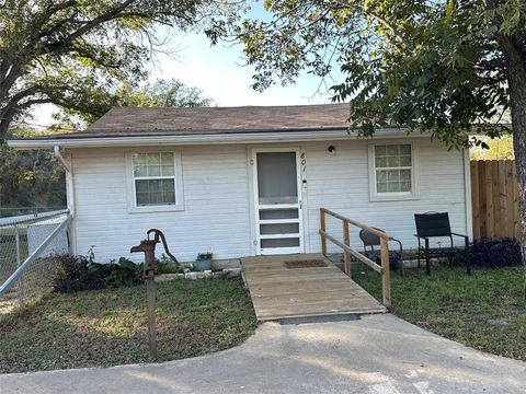 801A N Thompson Hamilton TX 76531