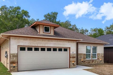 411 Henderson Street Bonham TX 75418