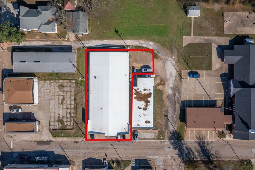 Great commercial property in downtown Winnsboro. This building has approx. 10,293 square ft. of space with a loading dock. This would be perfect for an administration building, office or warehouse business. Building has a large lobby, reception desks, multiple offices, restrooms and a break area. There is so much potential with this property. Come be a part of a great community. Building is located off of Main St. and within walking distance of shopping, restaurants and the Bowery.
