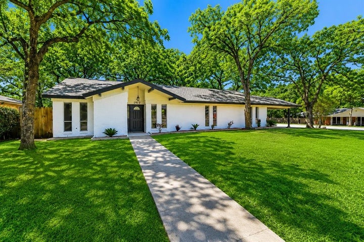 Photo 1 of 40 — 1917 Toplea Drive, Euless, TX 76040