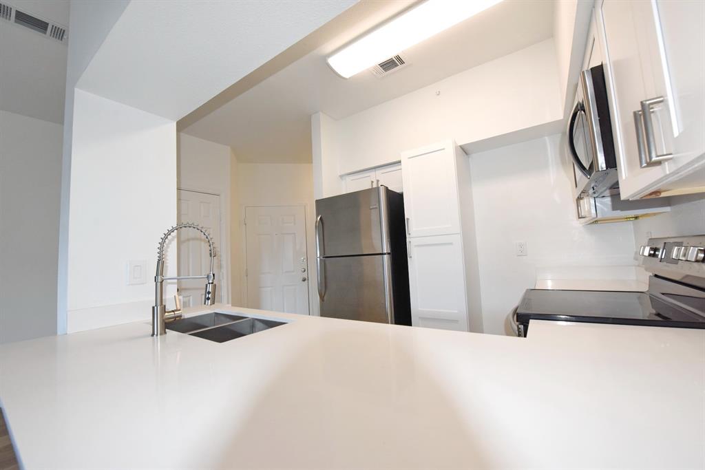 EASTON CONDOMINIUMS - Residential Lease