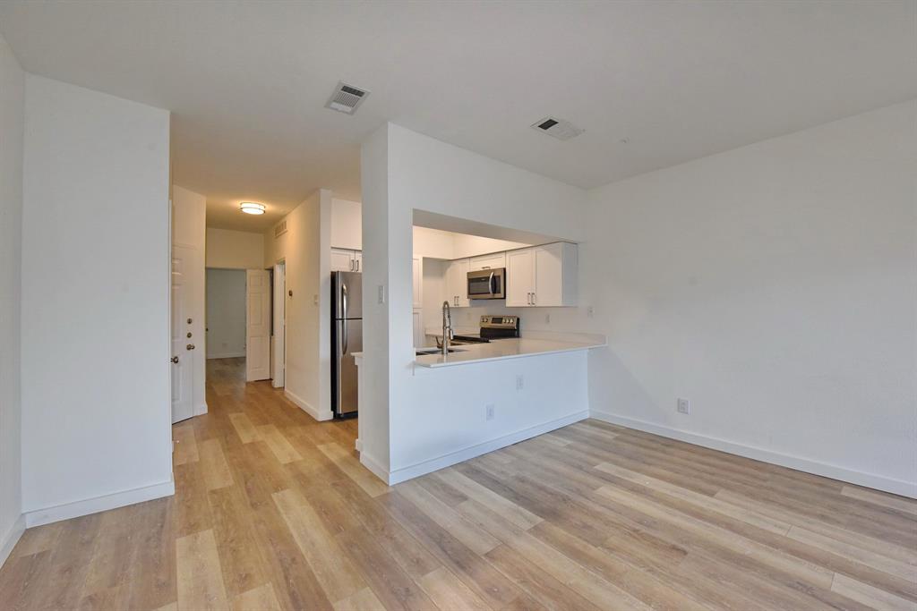 EASTON CONDOMINIUMS - Residential Lease