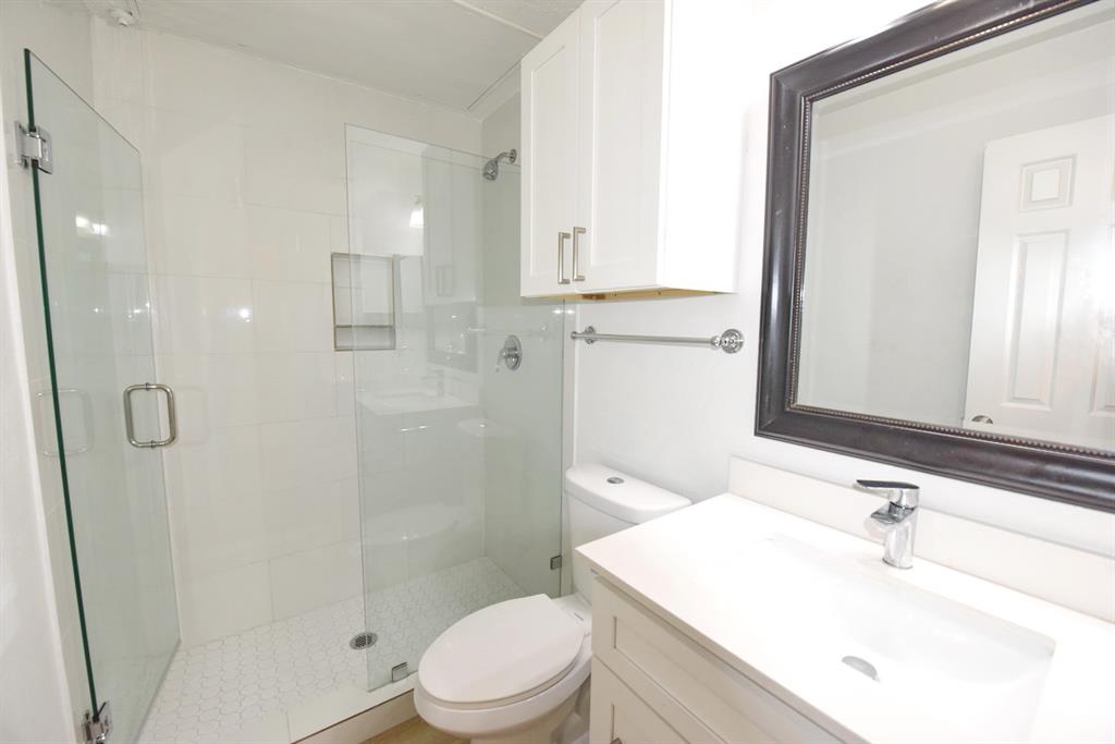 EASTON CONDOMINIUMS - Residential Lease