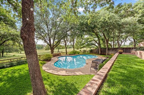 Photo of 1125 Williamsburg Lane, Keller, TX 76248 (MLS # 21274404)