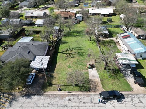 Photo of 407 S Jefferson Street, Glen Rose, TX 76043 (MLS # 21205659)
