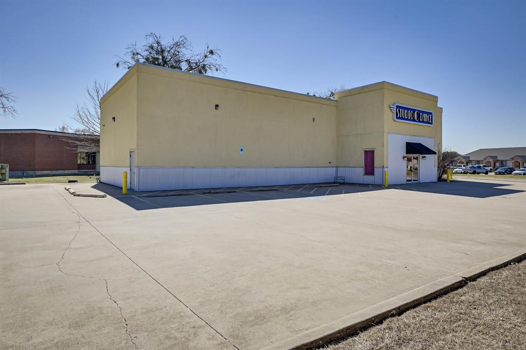 120 NW Newton Drive