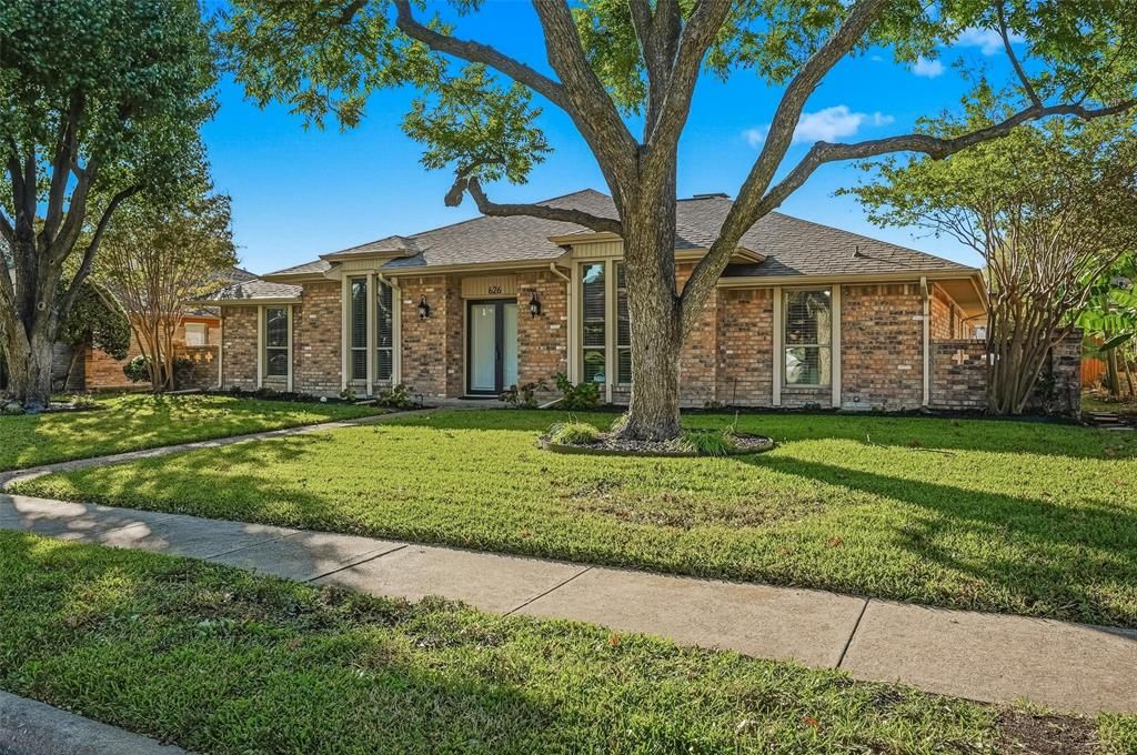 Photo for 626 Harvest Glen Drive, Richardson, TX 75081 (MLS # 21100077)