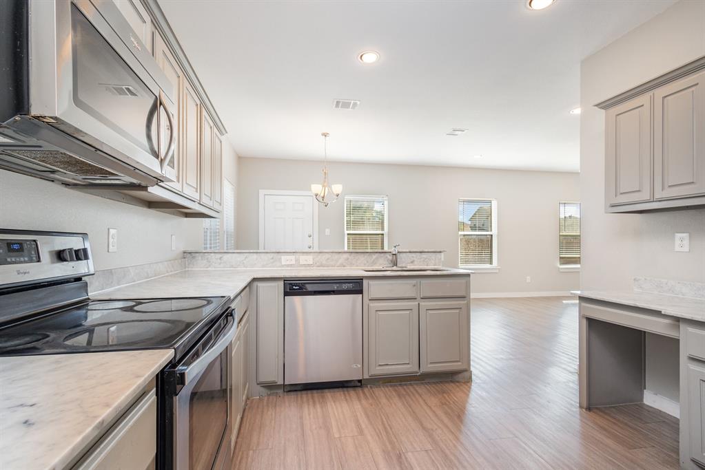 Parkway Village 02 - Residential