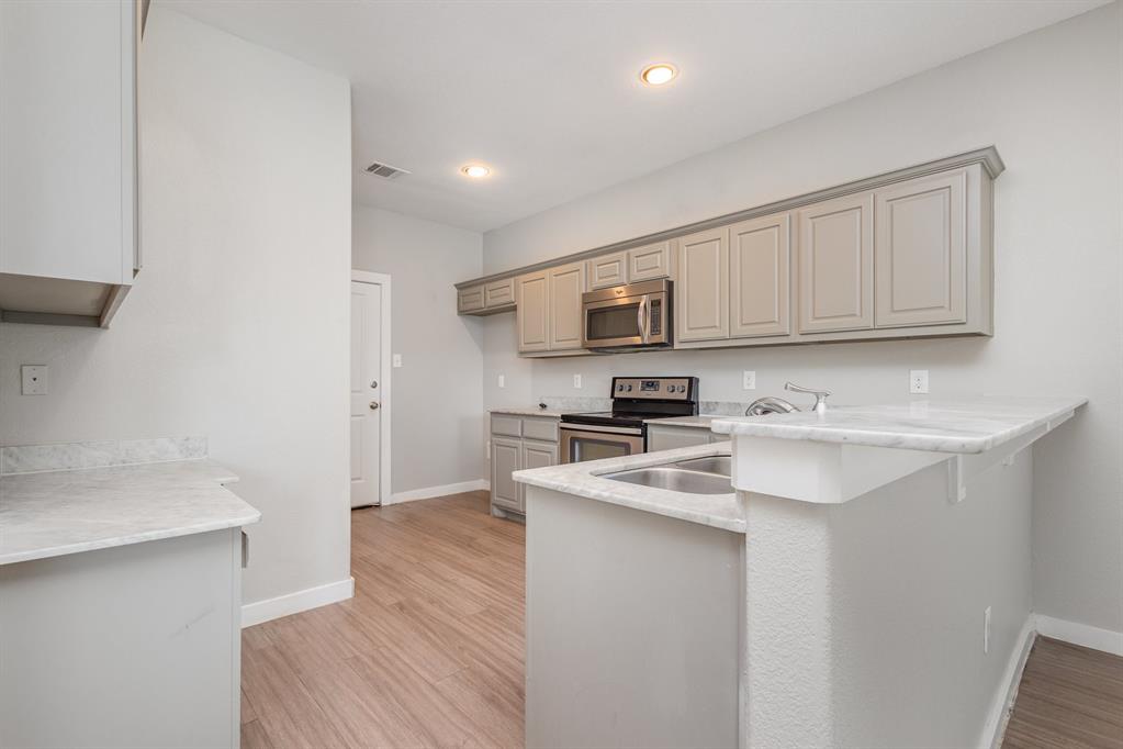 Parkway Village 02 - Residential