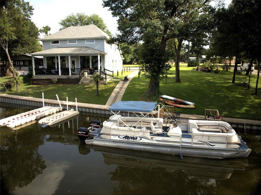 QUALITY BUILT WATERFRONT HOME ON TWO WATERFRONT LOTS BUILT IN 2020! THIS 3 BEDROOM, 2.5 BATH IS APPROX 2454 SQFT OF MODERN, LAKE DESIGN. HAS OPEN FLOOR PLAN WITH WALLS OF GLASS ON WATERSIDE. BEAUTIFUL CHEFS KITCHEN WITH GAS RANGE, DOUBLE OVEN AND HUGE ISLAND ALL COVERED IN PRETTY GRANITE. SOARING CEILING IN LIVING, MASTER DOWNSTAIRS WITH ELEGANT MASTER BATH. LARGE 3 CAR  GARAGE WITH BUILT INS & ENHANCED 400 AMP ELECTRIC, LOTS OF CONCRETE FOR PARKING & PLENTY OF ROOM FOR EXPANSION WITH 2ND LOT. NO POA. CLOSE TO LONESTAR MARINA.