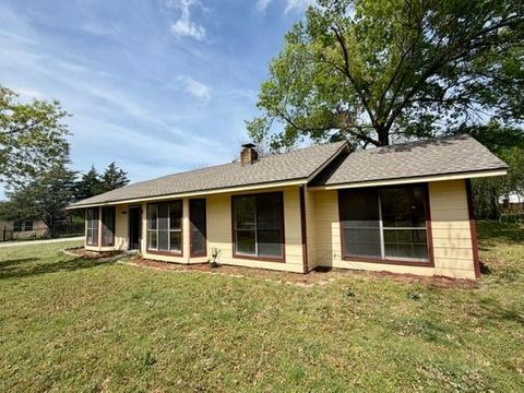 Photo of 210 W Houston Street, Leonard, TX 75452 (MLS # 21321161)