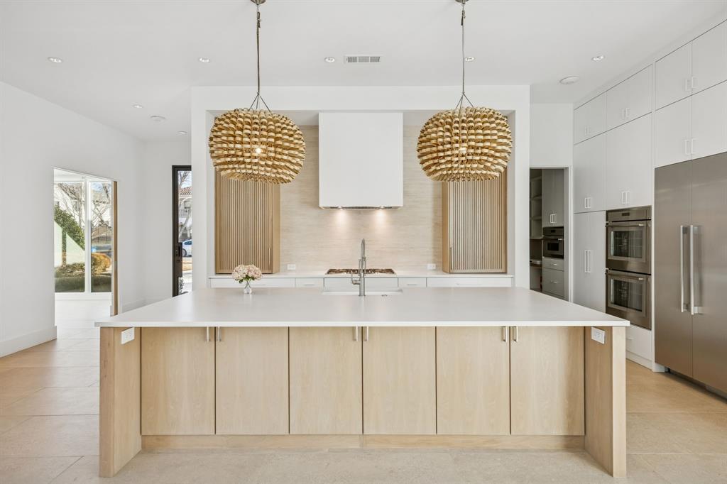 4635 Stanford Avenue