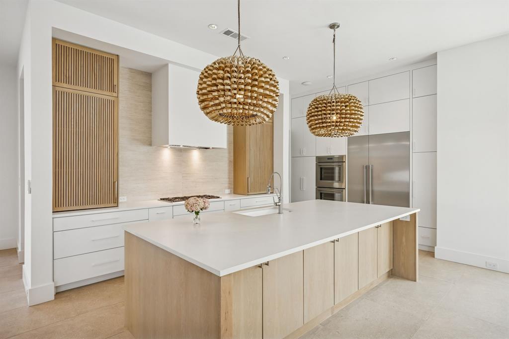 4635 Stanford Avenue