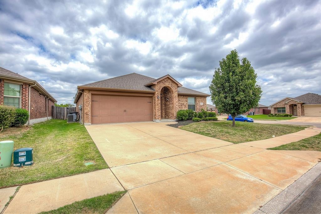 Photo of 6300 Leaping Fawn Drive, Fort Worth, TX 76179 (MLS # 21392049)
