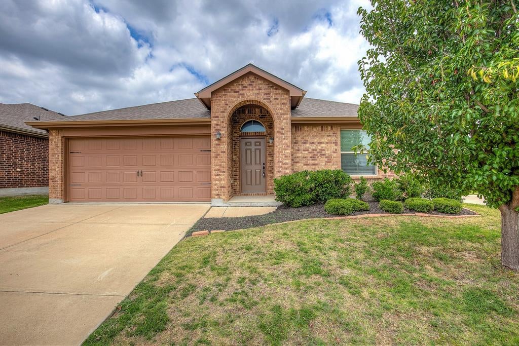 Photo of 6300 Leaping Fawn Drive, Fort Worth, TX 76179 (MLS # 21392049)