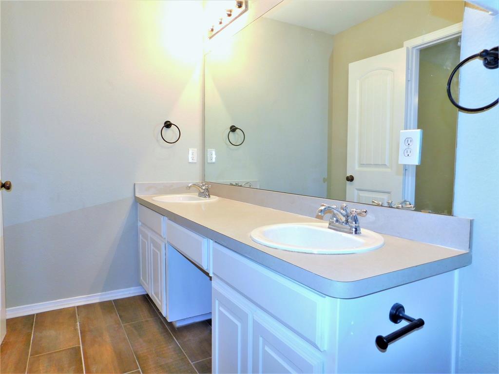 Meadow Oaks Add Third Sec - Residential Lease