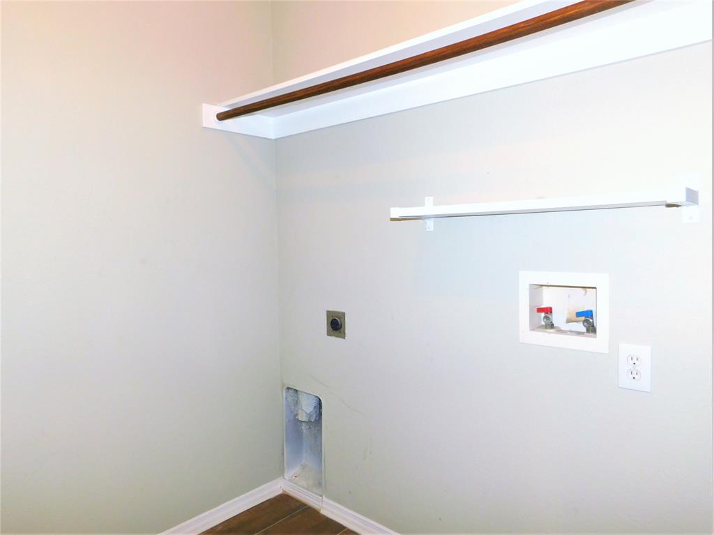 Meadow Oaks Add Third Sec - Residential Lease