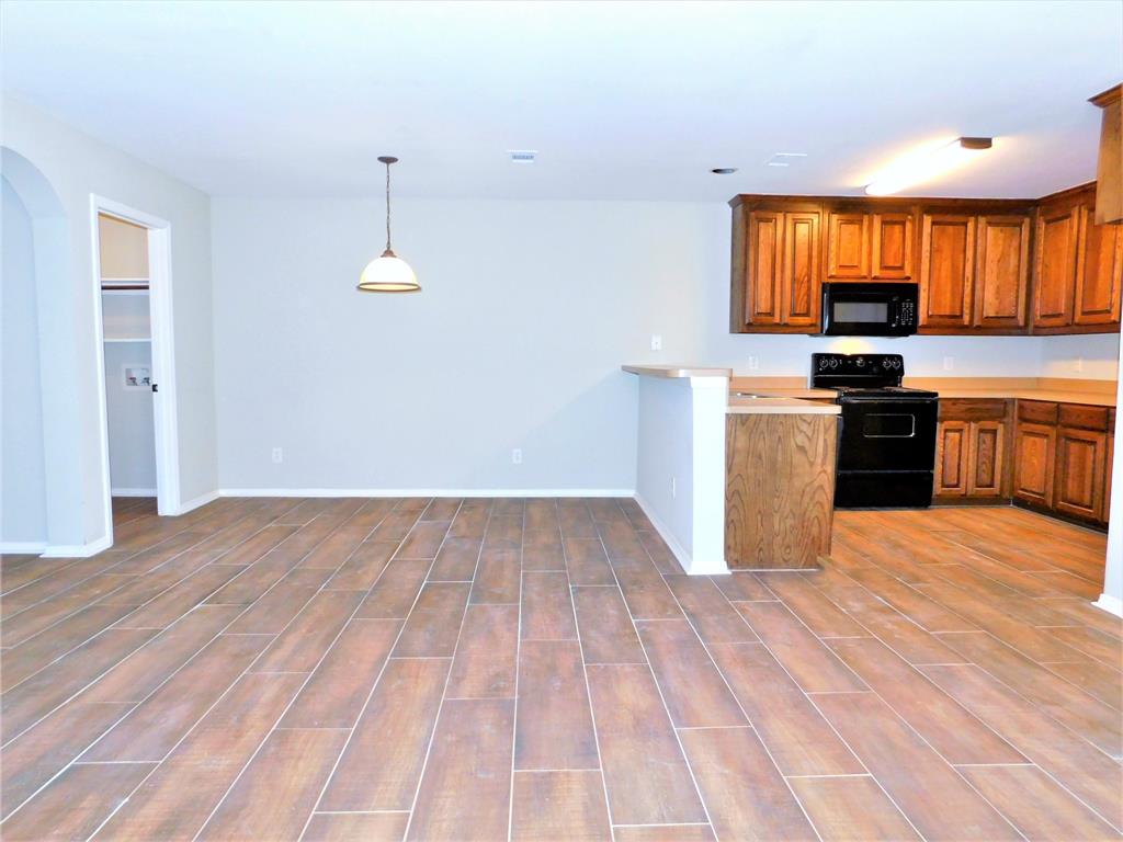 Meadow Oaks Add Third Sec - Residential Lease