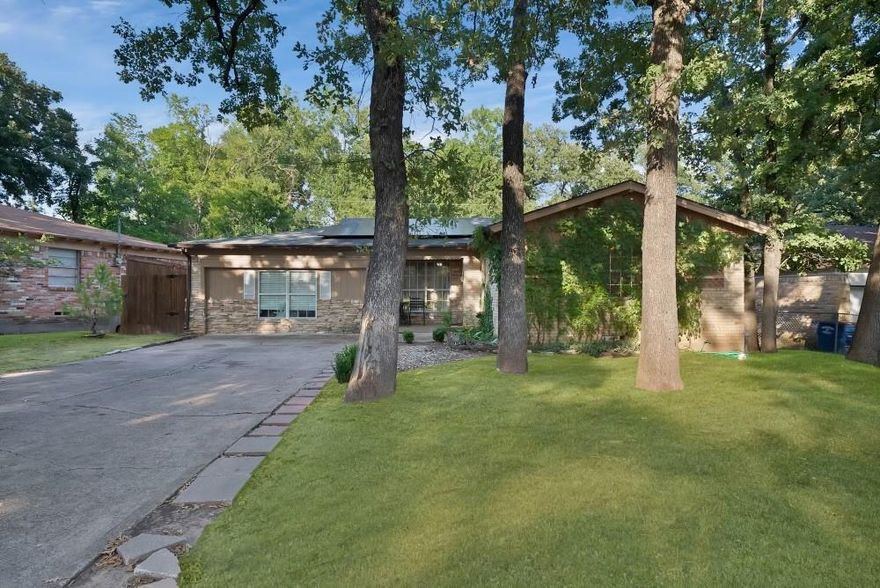 Welcome to your future home! Priced at an affordable $199,900 this spacious 4-bedroom, 2-bathroom residence offers the perfect balance of comfort, style, and functionality. Ideal for families, first-time buyers, or savvy investors, this property provides incredible value. Step inside to find a bright living area that flows effortlessly into the dining space and kitchen — perfect for everyday living and entertaining. Outside, enjoy a large backyard perfect for weekend barbecues, gardening, or play. 
Don’t miss this opportunity to own a beautiful home at an unbeatable price. Schedule your showing today!