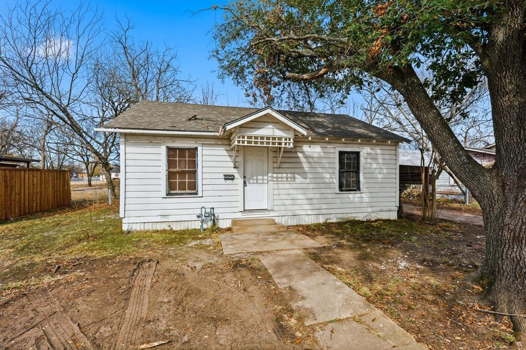 Photo of 803 E 14th Street, Bonham, TX 75418 (MLS # 21391753)
