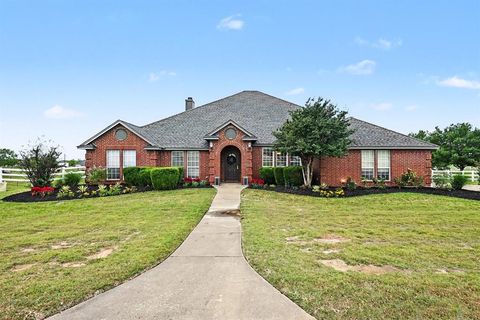 Photo of 13901 Northwest Court, Haslet, TX 76052 (MLS # 21261342)