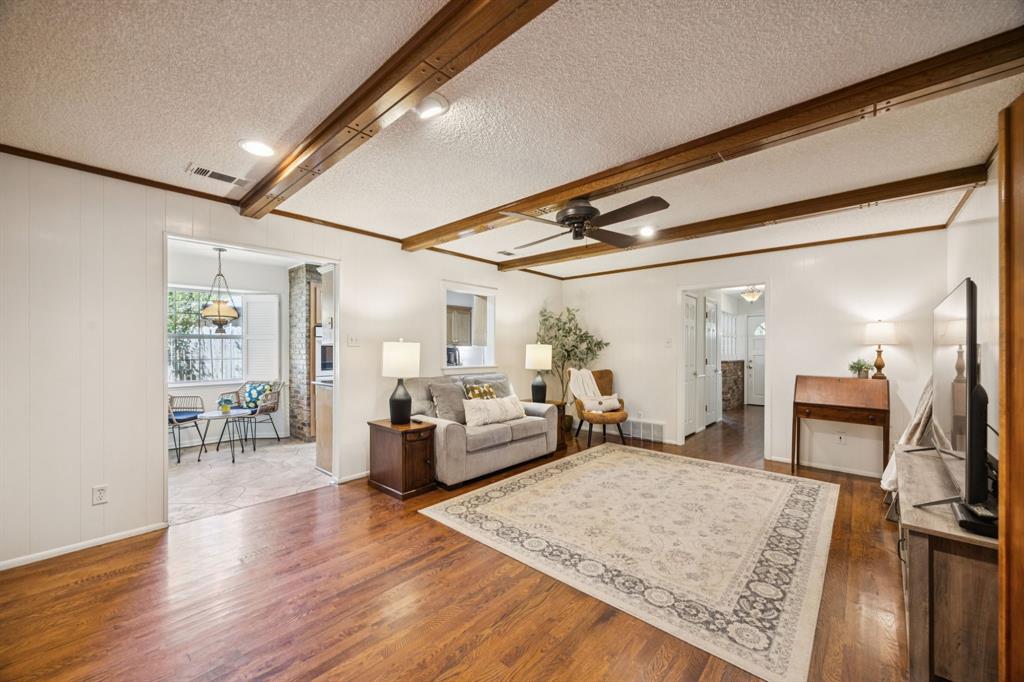 2105 Meadow Lane