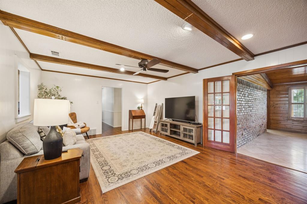 2105 Meadow Lane