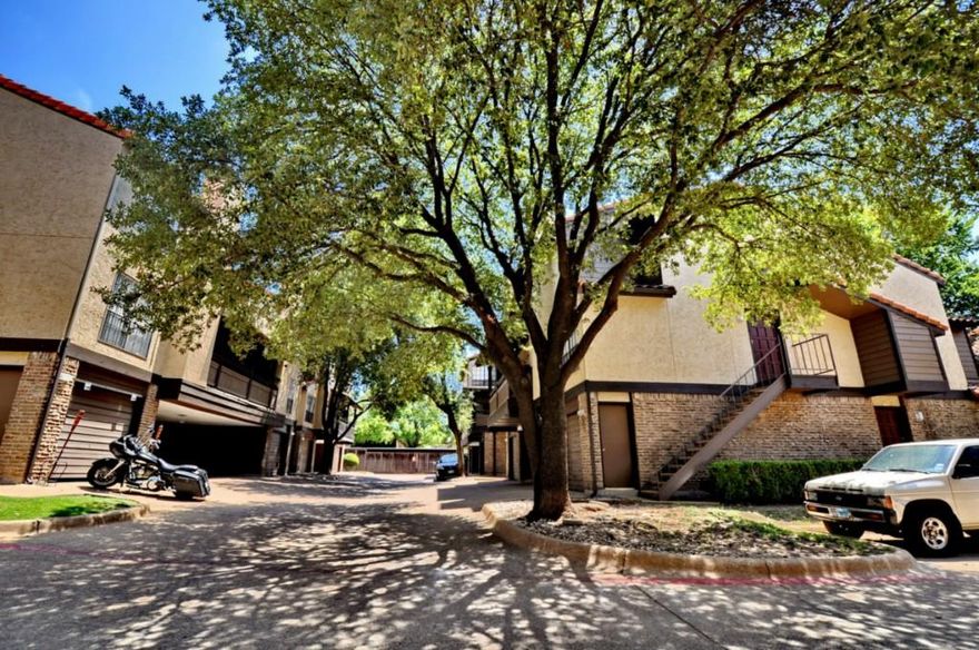 Hidden Bend Townhomes offers this large 2 bedroom 1.5 bath, 1054 sq ft with huge private covered balcony and 1 car garage with remote access. Large dogs accepted. Laminate flooring down and carpet, ceramic Tile in entry, kitchen, and bathrooms.Electric stove,microwave, dishwasher, and fridge with ice maker. Ceiling fans in bedrooms, huge walk in closets and full size w & d connections. Excellent location, gated comm. and pool.