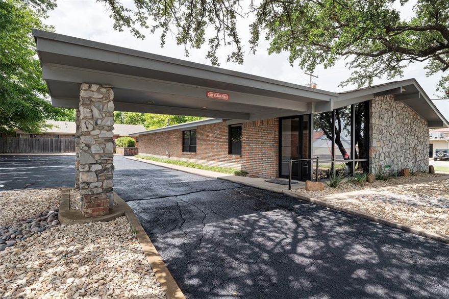 Great office building that has been updated with luxury finish out, 5 offices, work room, file room, storage, reception area, lobby, 3 baths and kitchen, plus private parking lot. Near busy intersection in rapid growing Cleburne. Perfect for business location.