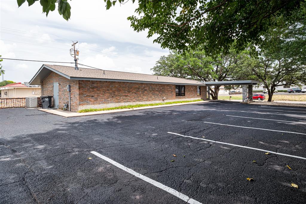 1512 Crestridge.