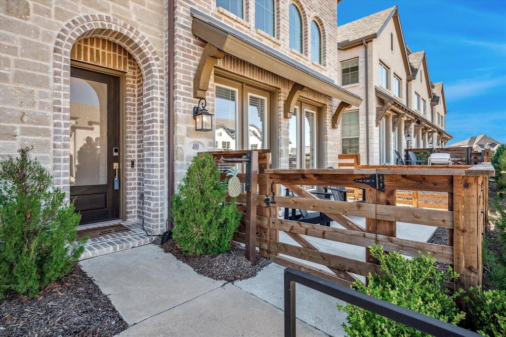 400 Blue Creek Cove