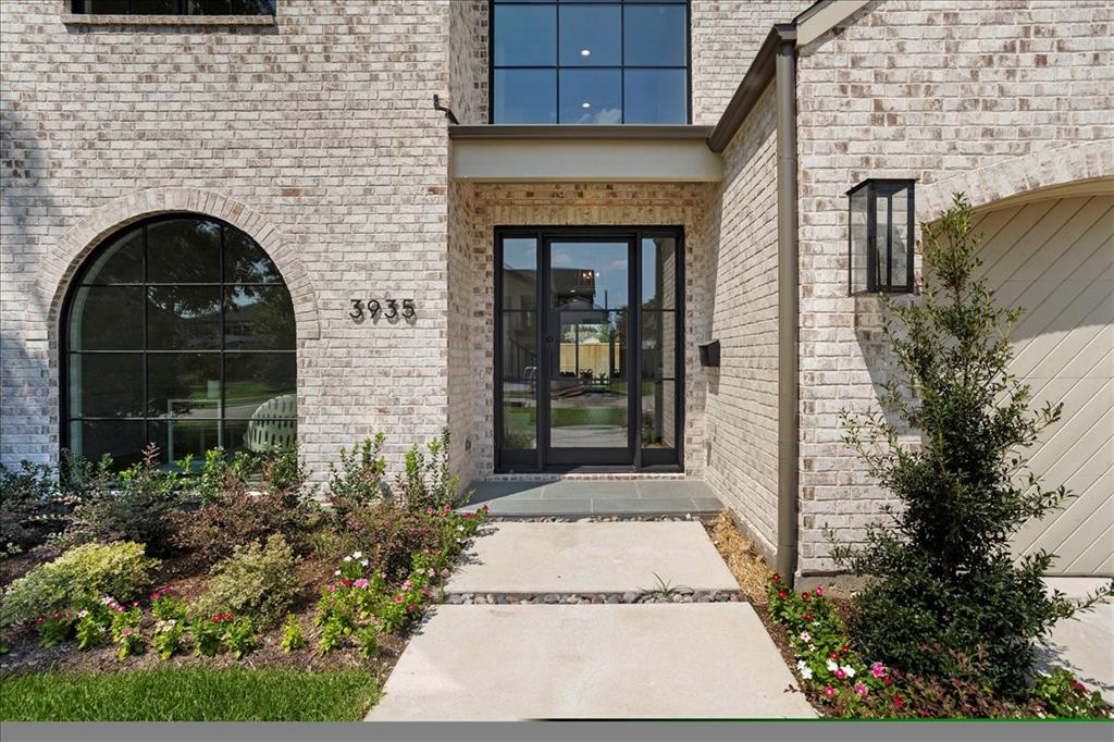 3935 Rochelle Drive