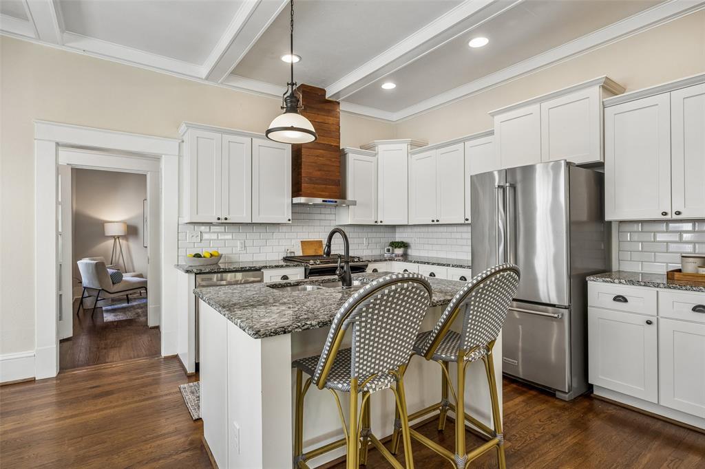 214 S Montclair Avenue