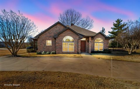 Photo of 100 San Chez Drive, Lake Kiowa, TX 76240 (MLS # 21138450)