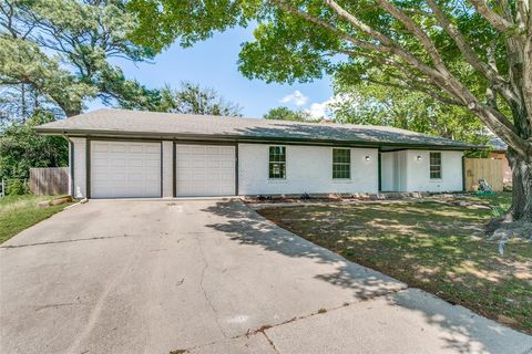 933 Charleston Court Bedford TX 76022