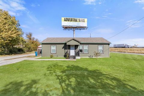 Photo of 101 3rd Street, Valley View, TX 76272 (MLS # 21095979)