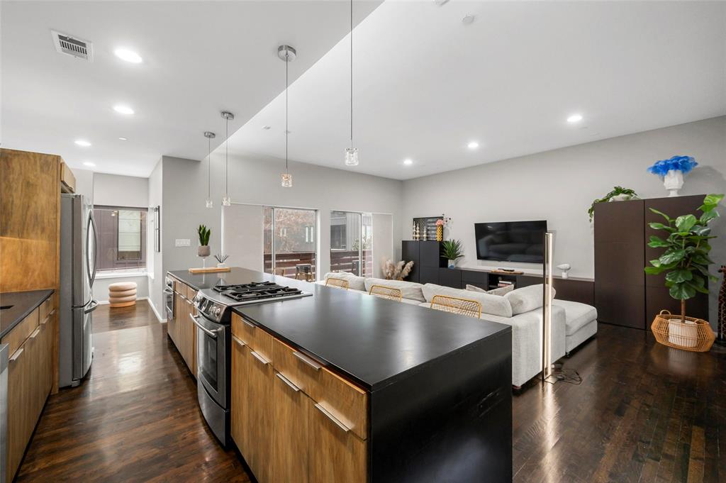 5205 Capitol Avenue 9