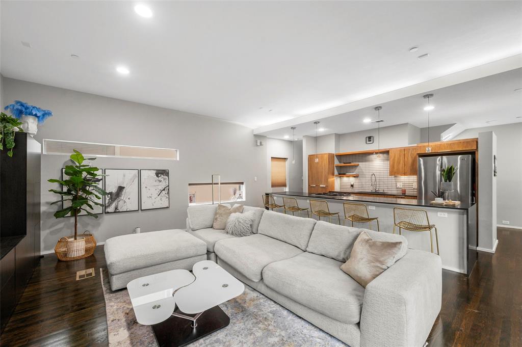 5205 Capital Condos - Residential