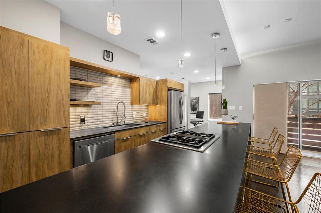 5205 Capitol Avenue 9