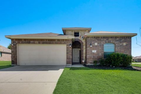 Photo of 3005 Spyglass Dr, Forney, TX 75126 (MLS # 21173515)