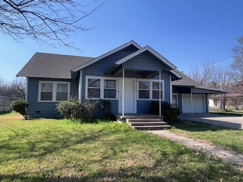 Photo of 413 N 10th Street, Sanger, TX 76266 (MLS # 21194073)