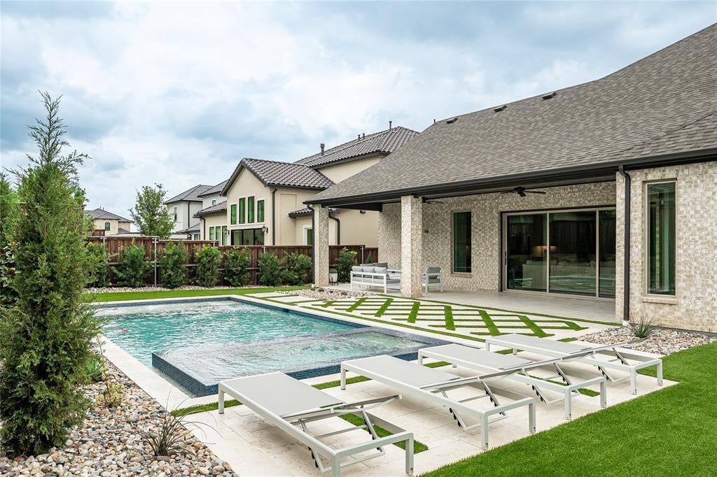 2360 Fallsview Court