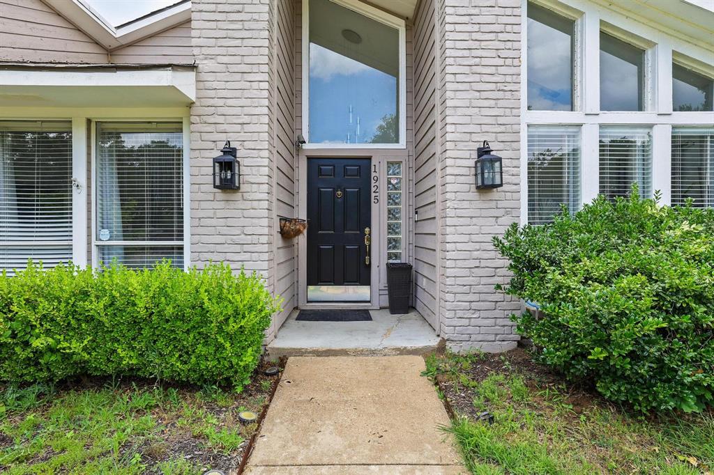1925 Country Club Drive