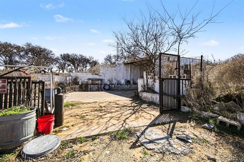 212 Private Road 114 Covington TX 76636