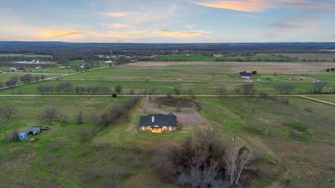 A home in Maypearl