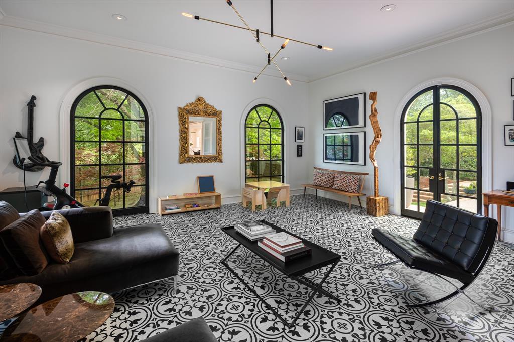 Williamsburg At Preston - Residential